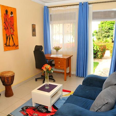 Victoria Lake View Guesthouse & Safaris Entebbe Exterior foto