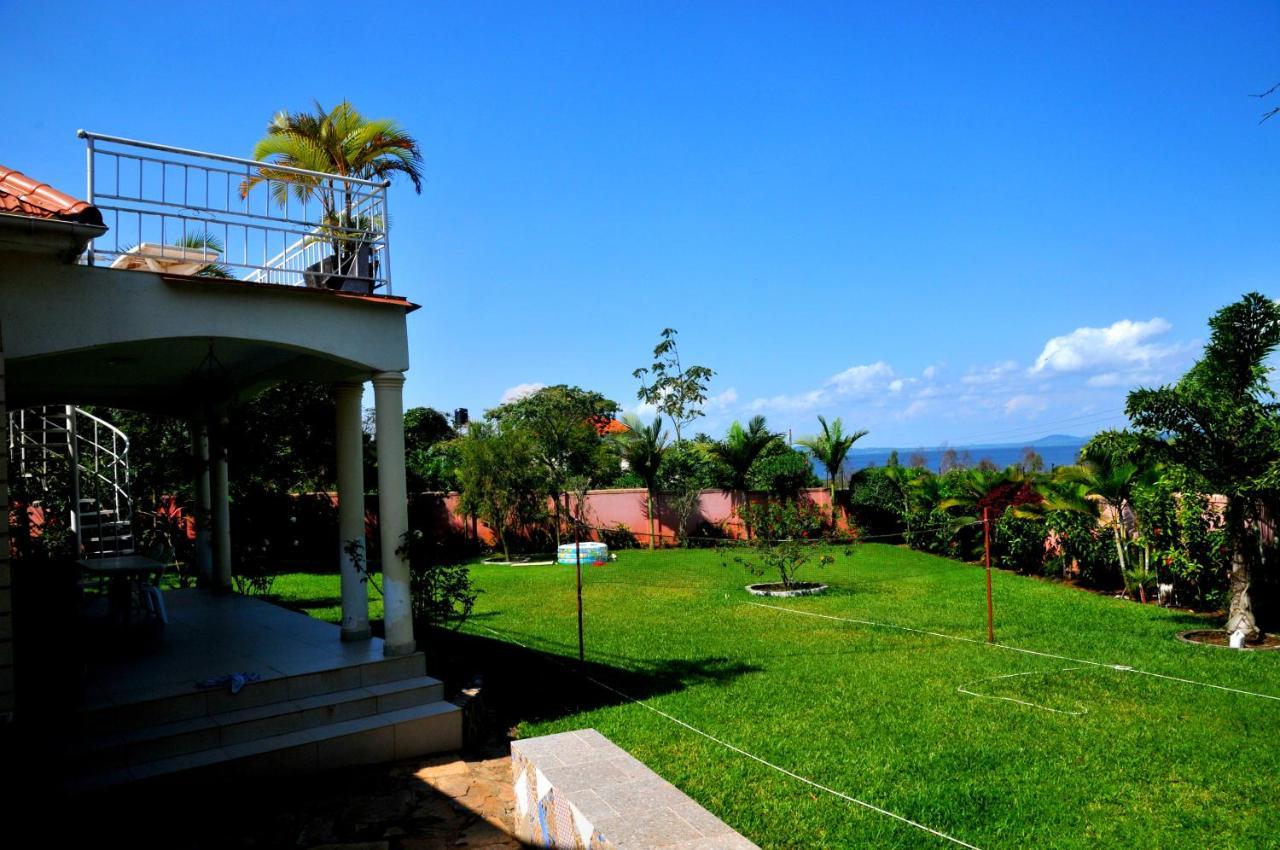 Victoria Lake View Guesthouse & Safaris Entebbe Exterior foto
