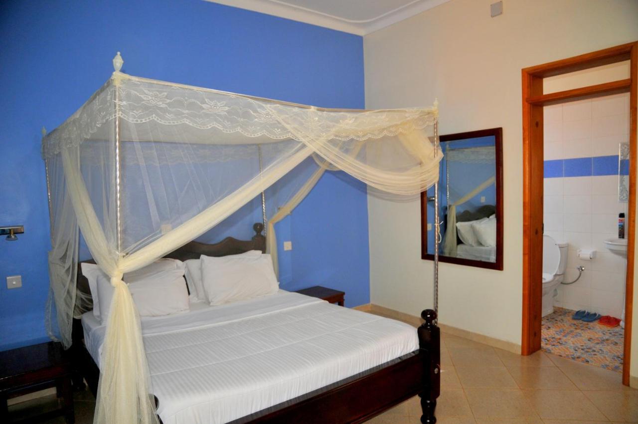 Victoria Lake View Guesthouse & Safaris Entebbe Exterior foto