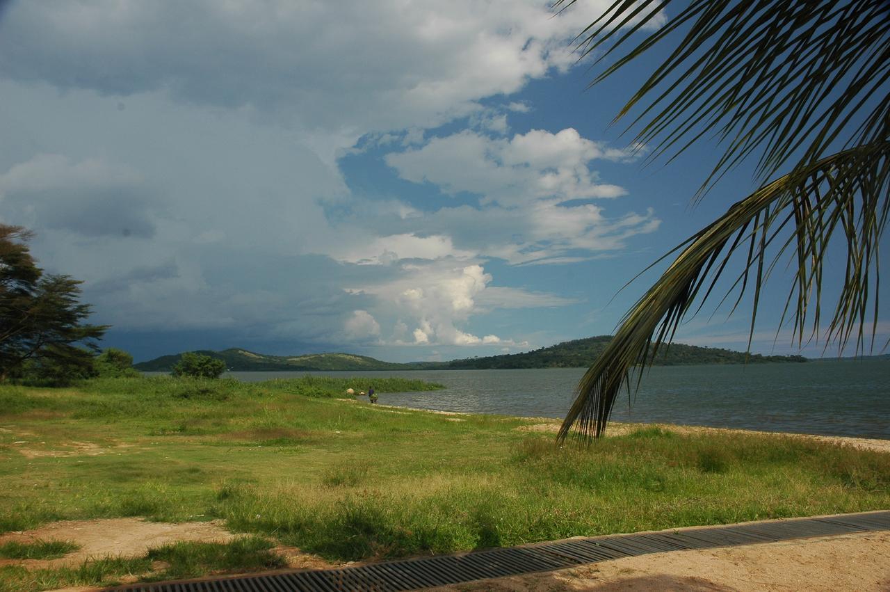Victoria Lake View Guesthouse & Safaris Entebbe Exterior foto