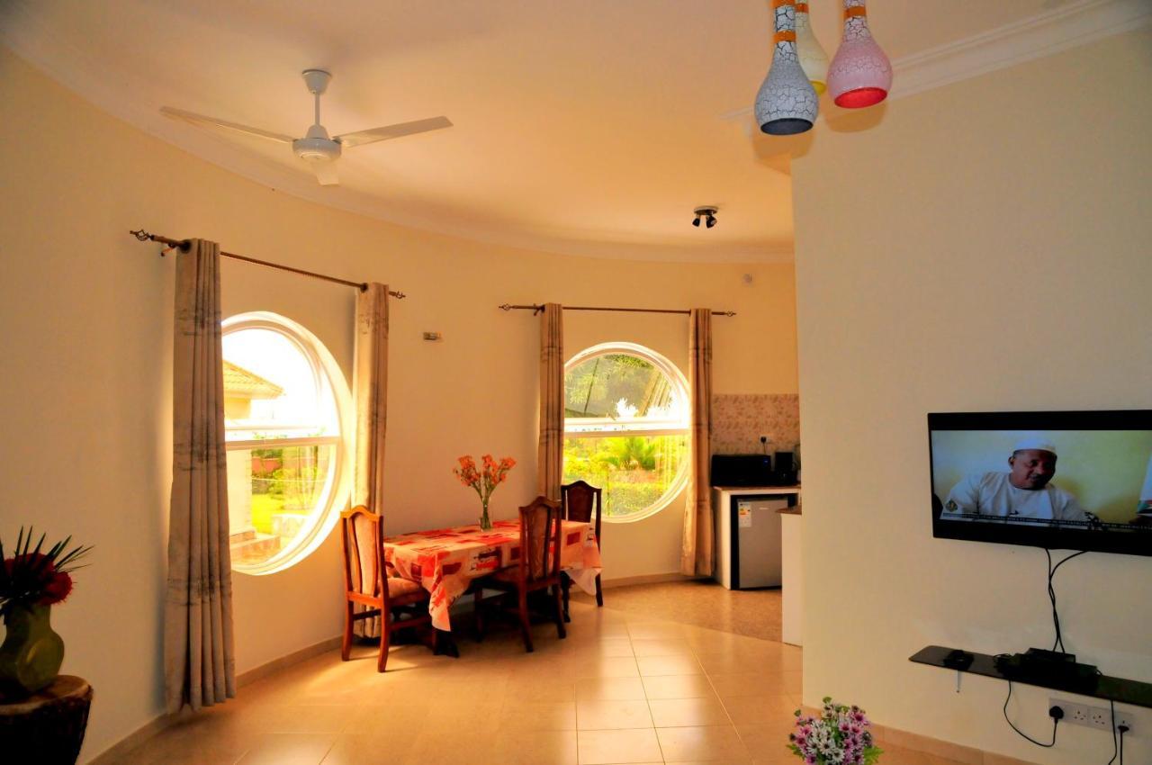 Victoria Lake View Guesthouse & Safaris Entebbe Exterior foto